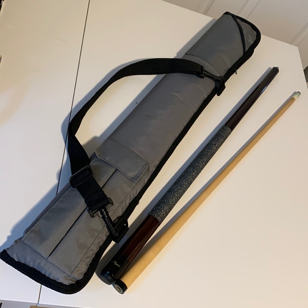 Player’s Pool Cue and Excalibur Bag